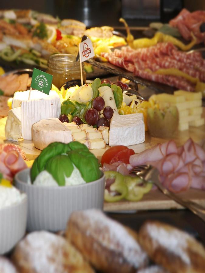 Hotel Restaurant Zum Goldenen Anker Mit Hallenbad & Wellnessbereich Windorf  외부 사진
