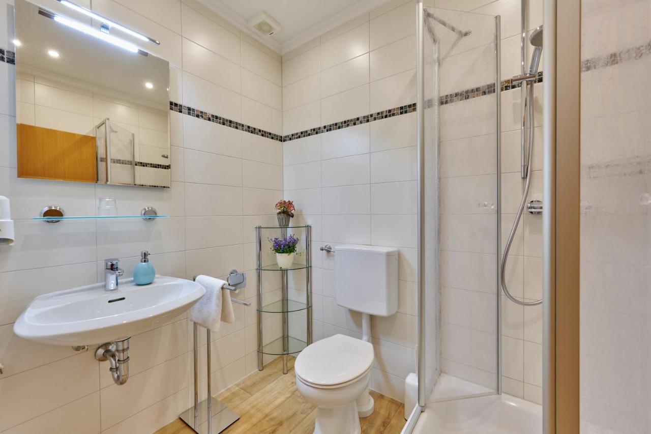 Hotel Restaurant Zum Goldenen Anker Mit Hallenbad & Wellnessbereich Windorf  외부 사진