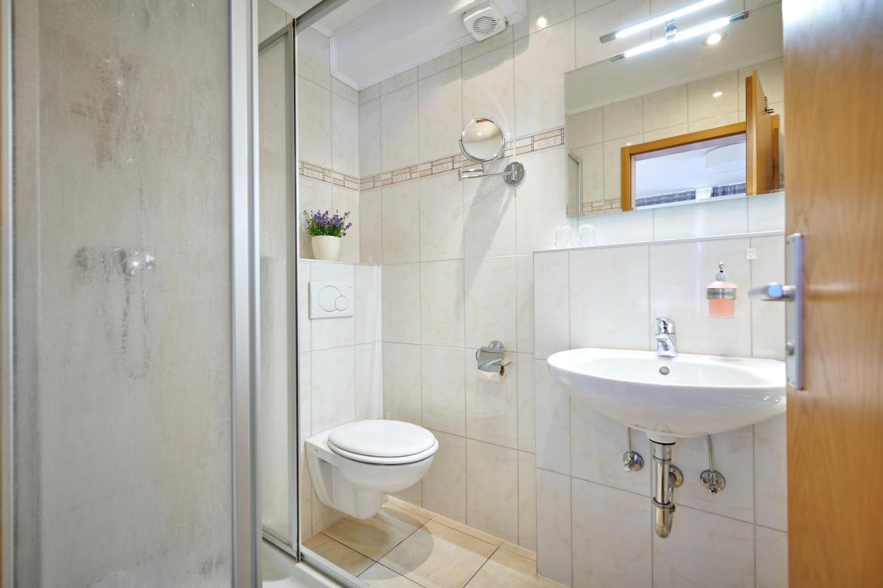 Hotel Restaurant Zum Goldenen Anker Mit Hallenbad & Wellnessbereich Windorf  외부 사진