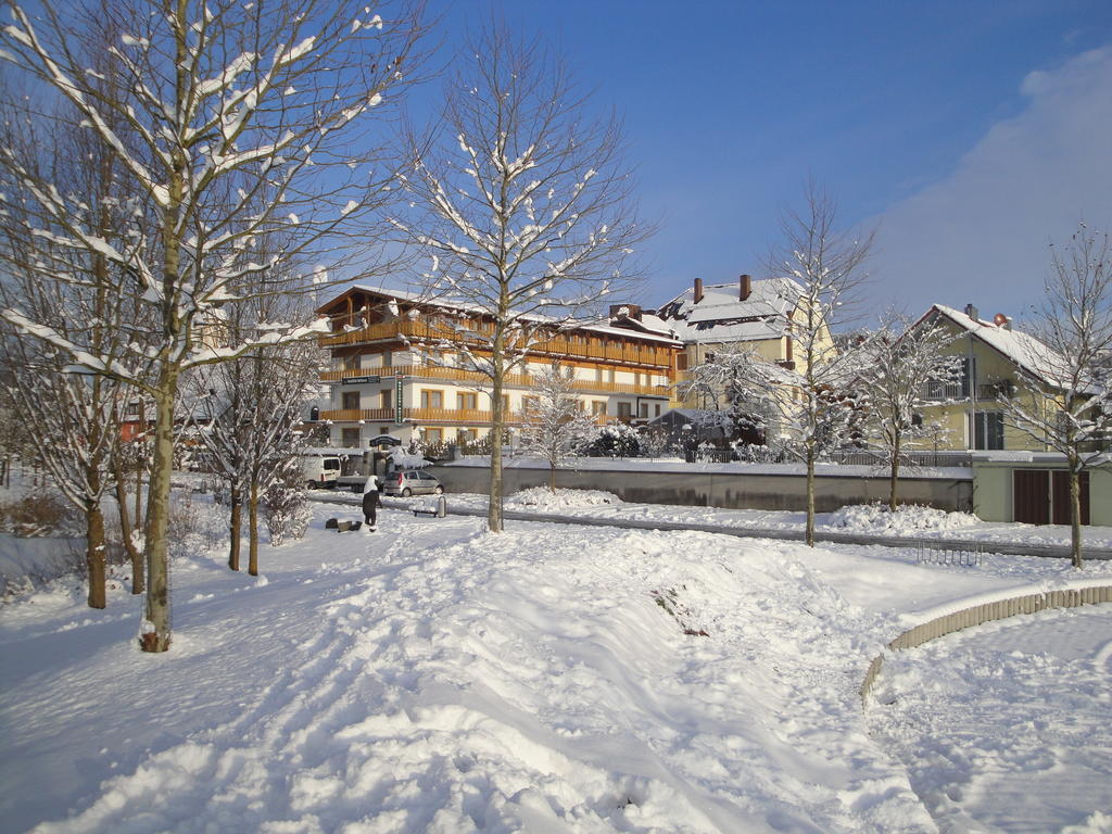 Hotel Restaurant Zum Goldenen Anker Mit Hallenbad & Wellnessbereich Windorf  외부 사진
